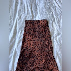 Wilfred silky leopard print midi skirt